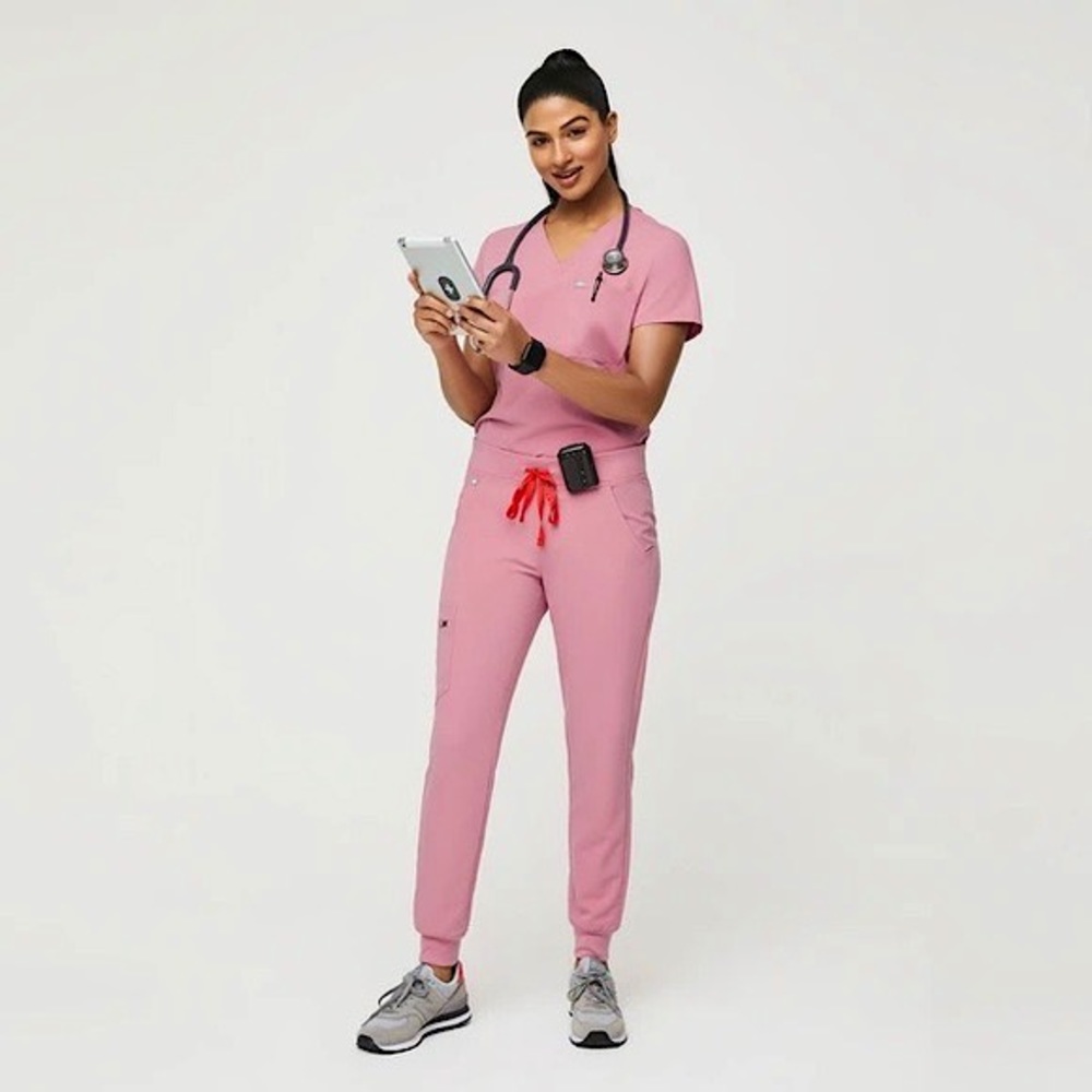 Figs Chalk Pink Scrub Set